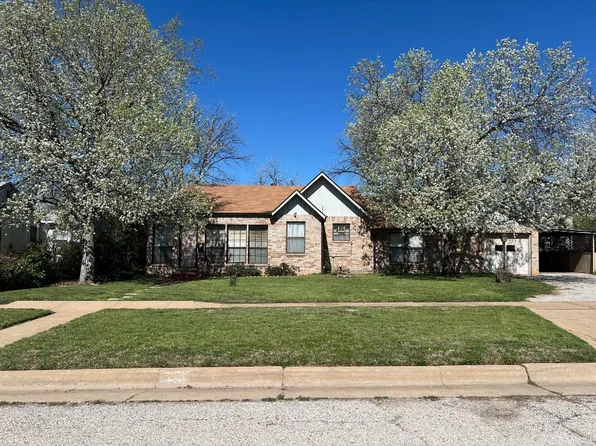 907 Shawnee St, Graham, TX 76450