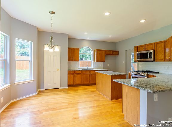 4th image of 8850 Star Creek Dr