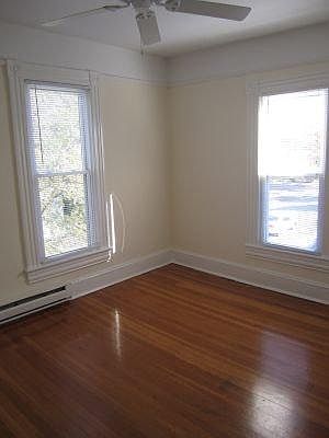2nd image of 107 E 39th St