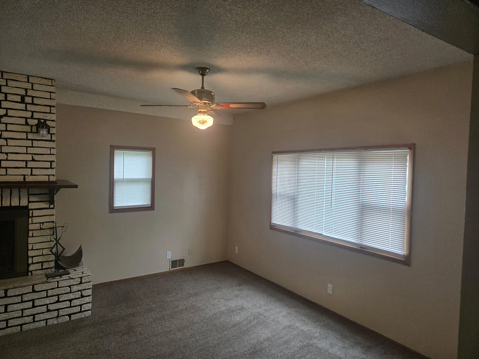 1013 Broadway St — Photo 4