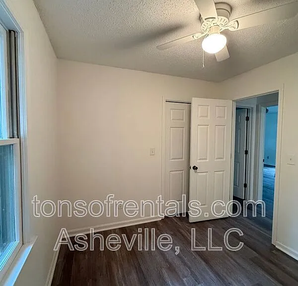 327 Winding Way Ln — Photo 10