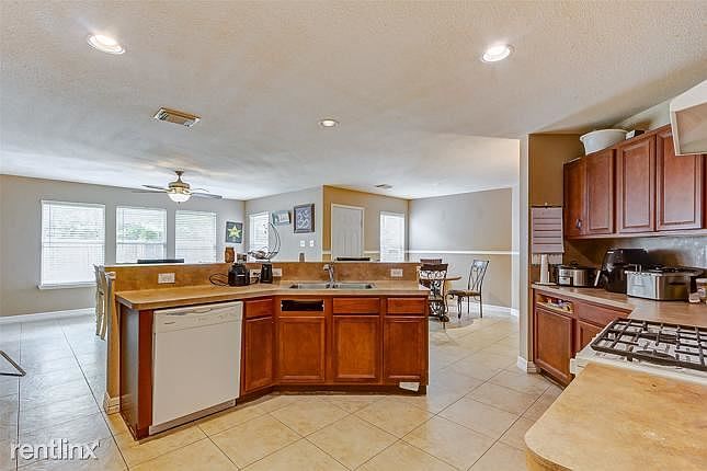 1st image of 311R Remington Heights Dr