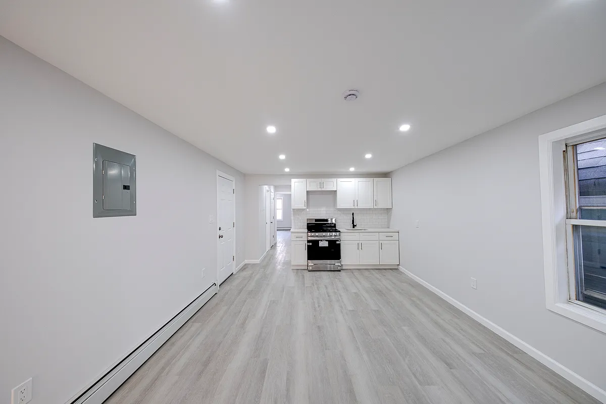 Building Photo - 127 Bennett St #2