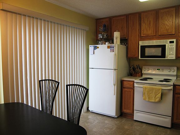 Eat-in Kitchen & Patio