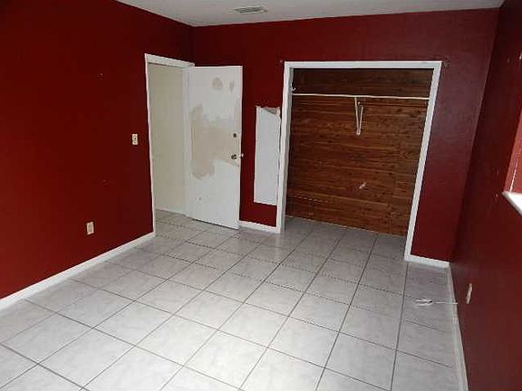 3rd image of 12130 NE Miami Ct