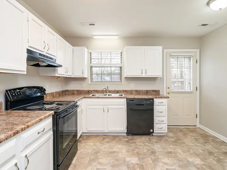 (Achjcp) Brownstone Way Apts (20 Units) - 8 — Photo 7