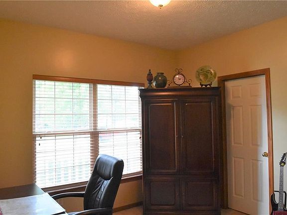 5th image of 707 Oakdale Cir