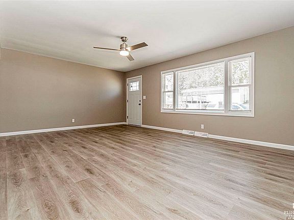 5th image of 525 Sheridan Dr
