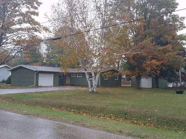 8196 Carson Ave, Charlevoix, MI 49720