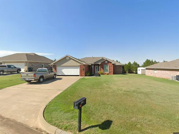 1208 Cambridge Dr, Shawnee, OK 74804