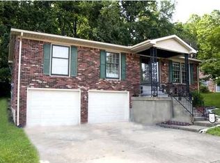 9008 Lyneve Dr, Louisville, KY 40272