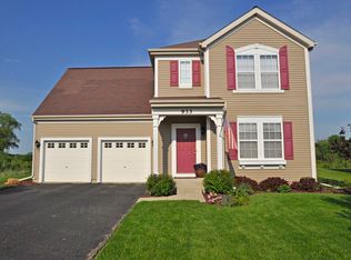 933 S Hampton Dr, Round Lake, IL 60073