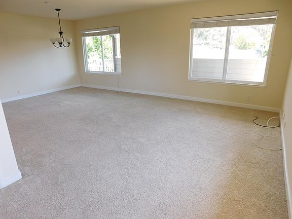 Living room/dining room