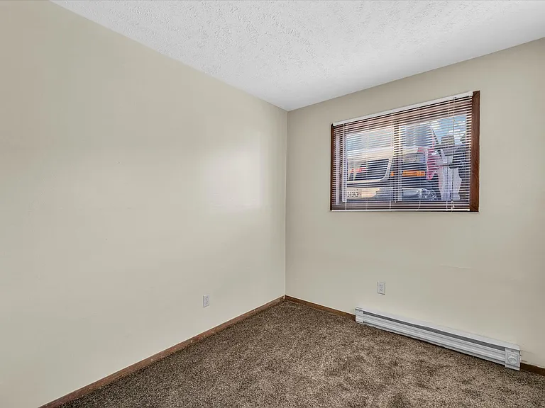 305 S Prospect Rd — Photo 3