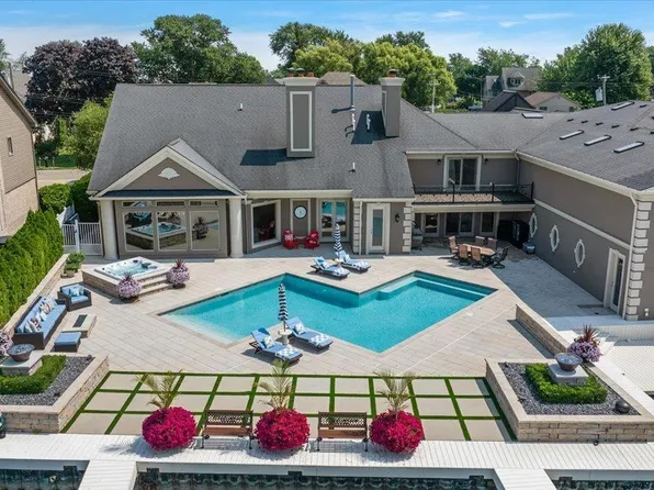 38371 Huron Pointe Dr, Harrison Township, MI 48045