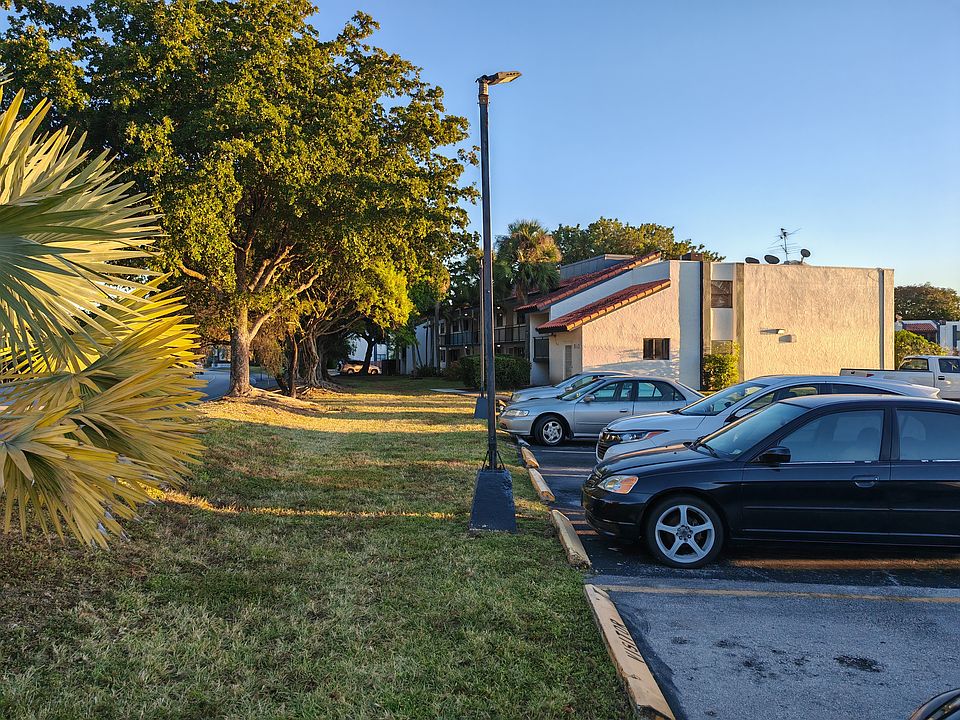 1st image of 510 W Park Dr APT 203
