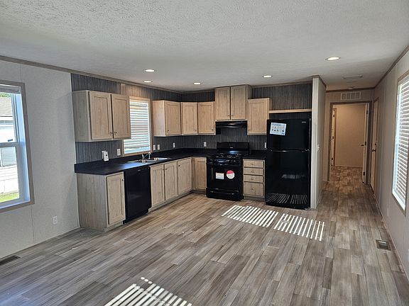4th image of 501 Apple St #501