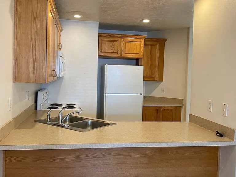 860 S 5 W #8 — Photo 4