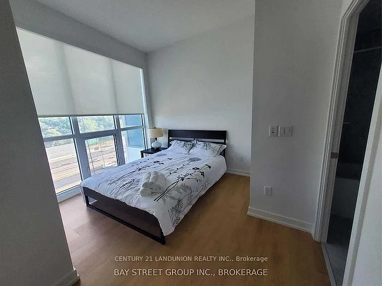115 McMahon Dr #910 — Photo 9