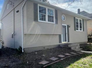 618 S Land St, Harrisburg, IL 62946