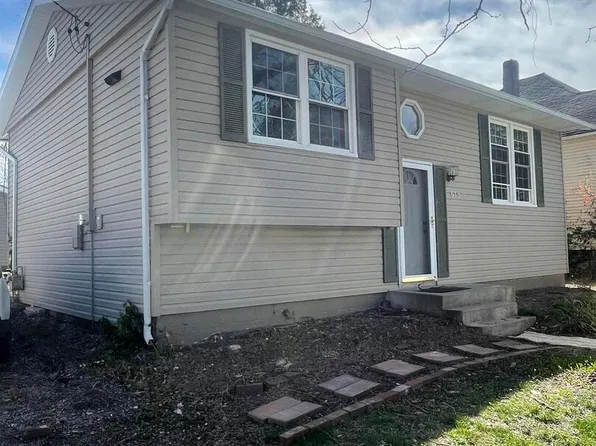 618 S Land St, Harrisburg, IL 62946