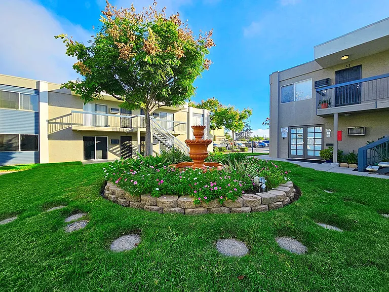 Sandalwood Apartments — Photo 37