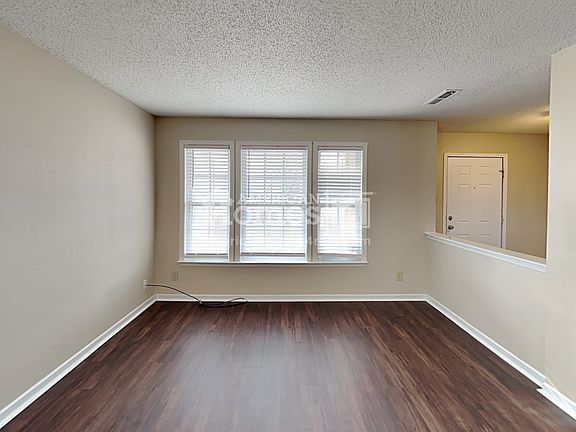 4th image of 725 Edgewood Ct