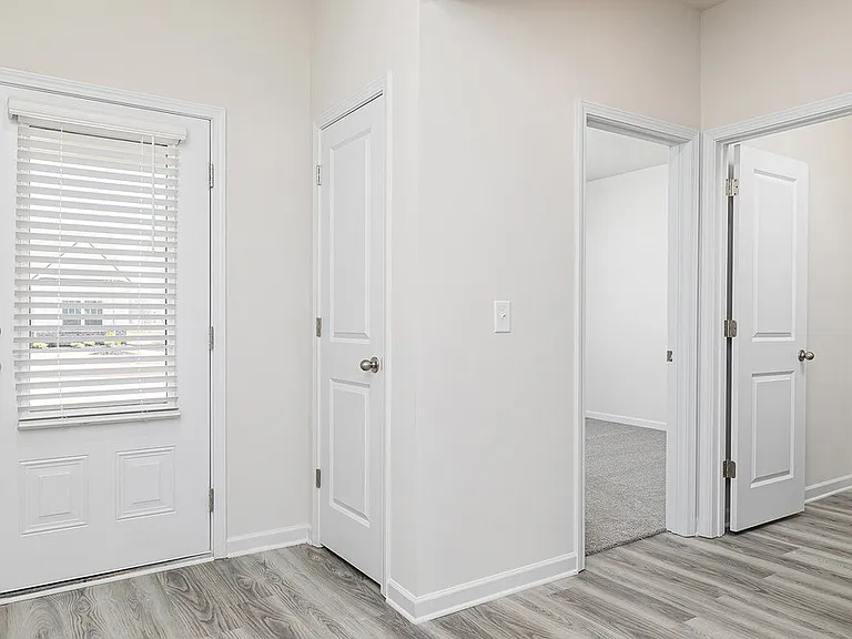 641 Mackenzie Cv — Photo 9