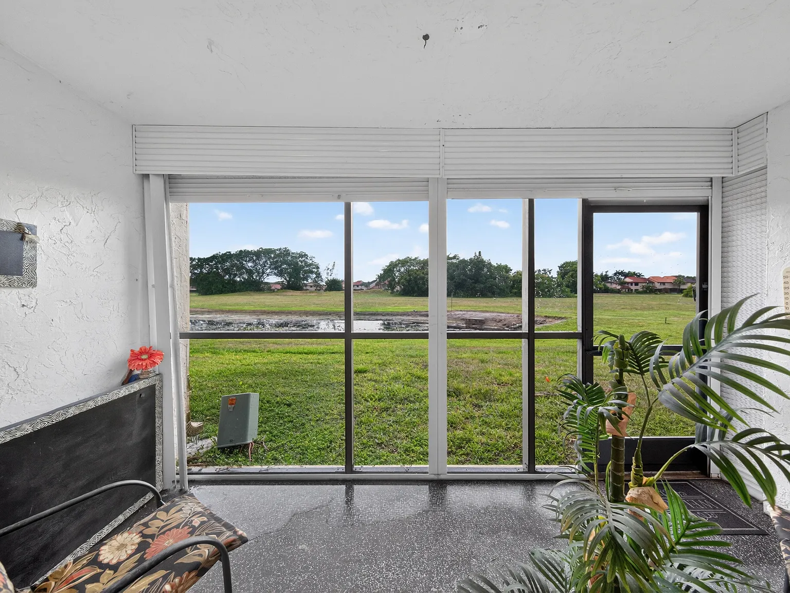 2 bed, 2.0 bath, 1100 sqft, $1,800 — Photo 2