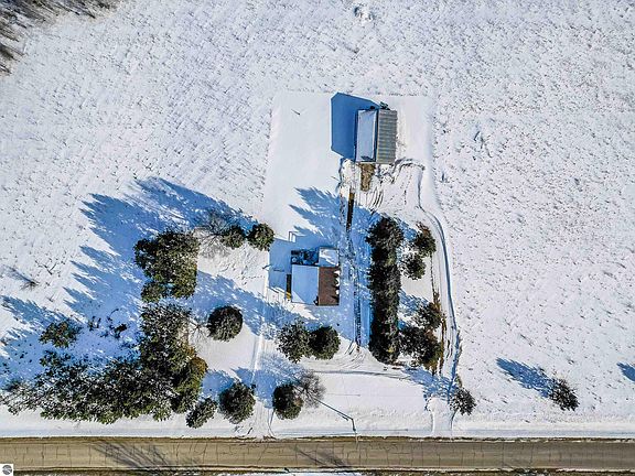 4th image of 2136 N Merritt Rd