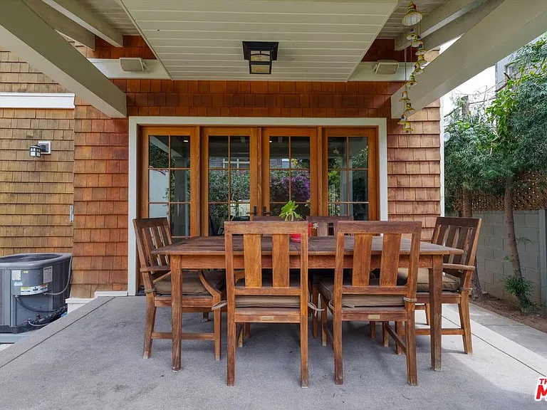 933 Venezia Ave — Photo 26