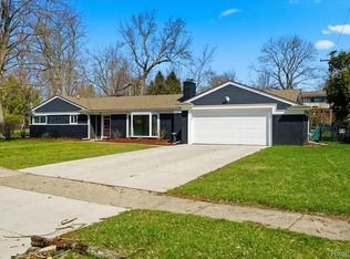 34164 Alta Loma Dr, Farmington, MI