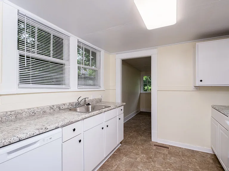3710 W Capitol Ave — Photo 9