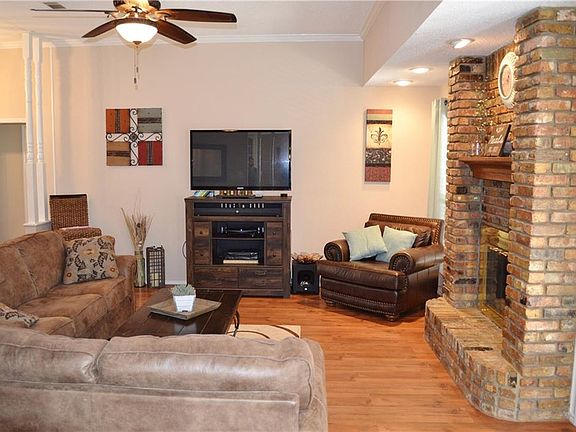 3rd image of 900 Wood Hollow Ln