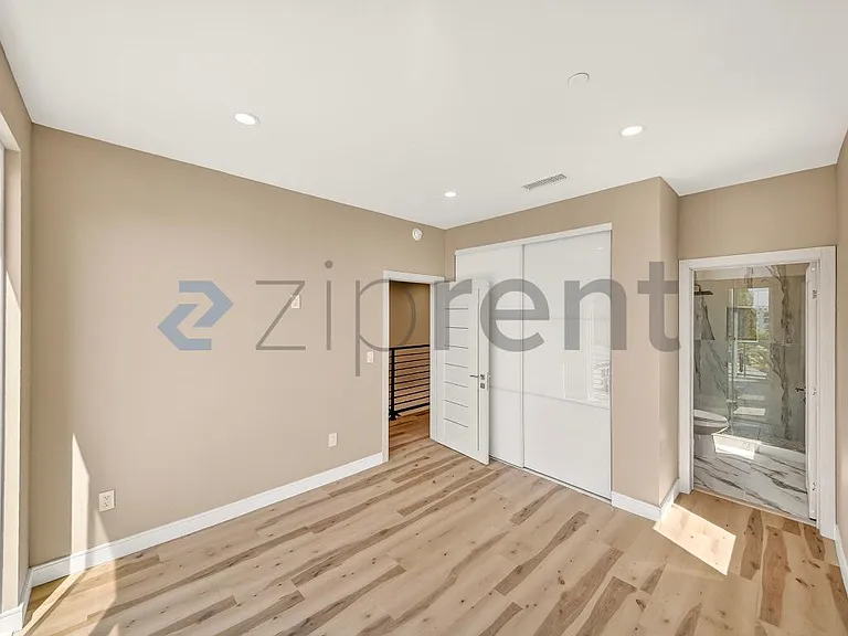 227 N Burlington Ave #1 — Photo 8