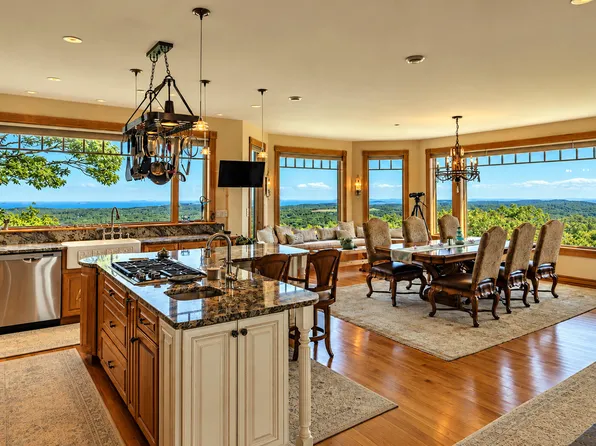251 Mount Pleasant Street, Rockport, ME 04856