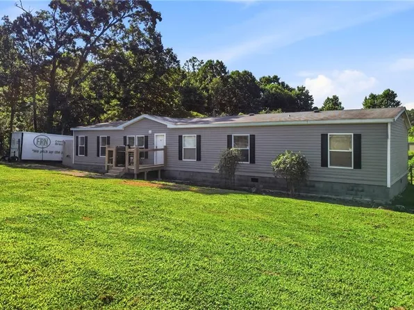 945 Cape Trl, Talking Rock, GA 30175