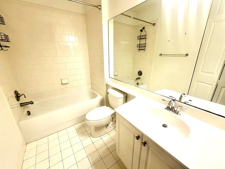 3600 Oaks Clubhouse Dr #309 — Photo 12