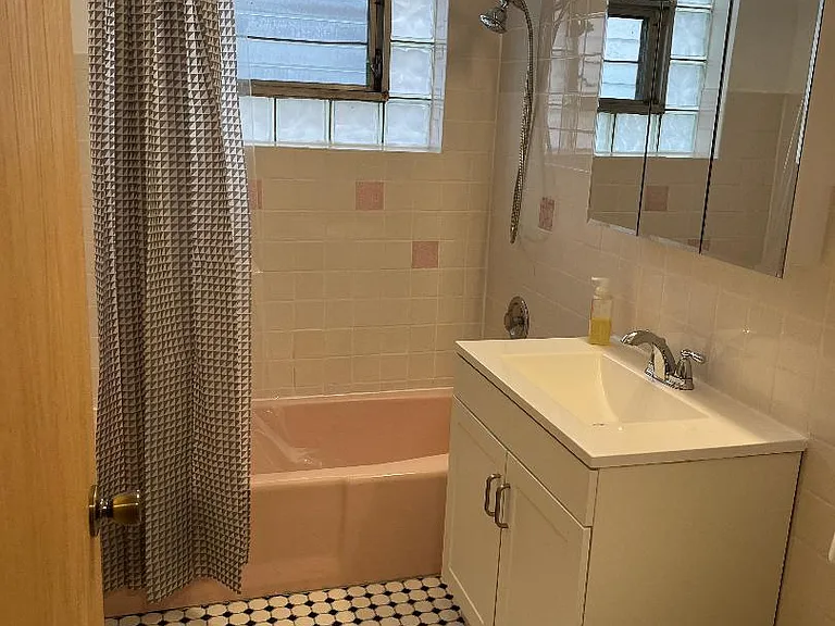 6013 N Damen Ave #2 — Photo 6