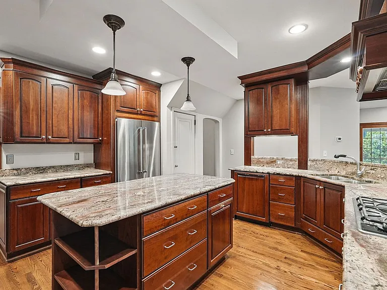 321 Jefferson Dr — Photo 17
