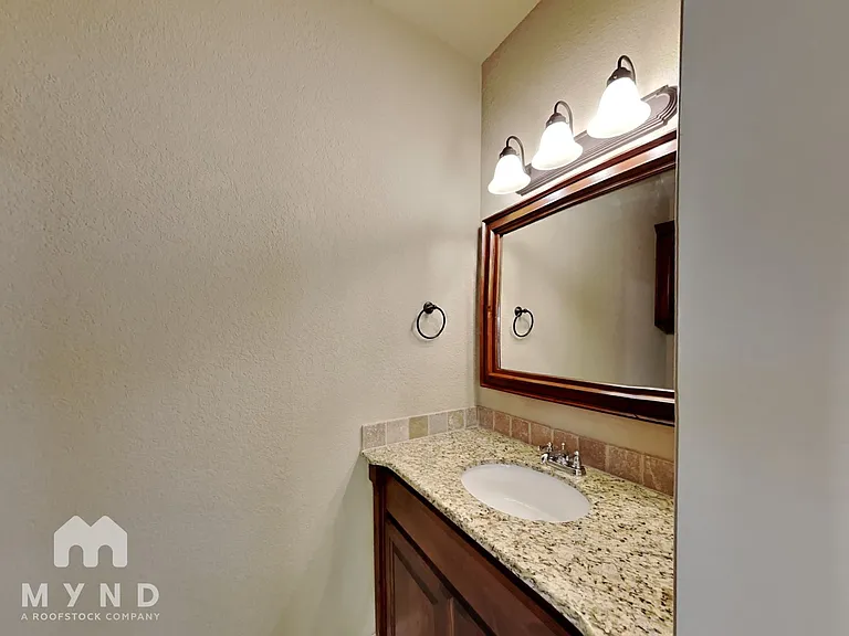 100 NE Larkspur Ln — Photo 22