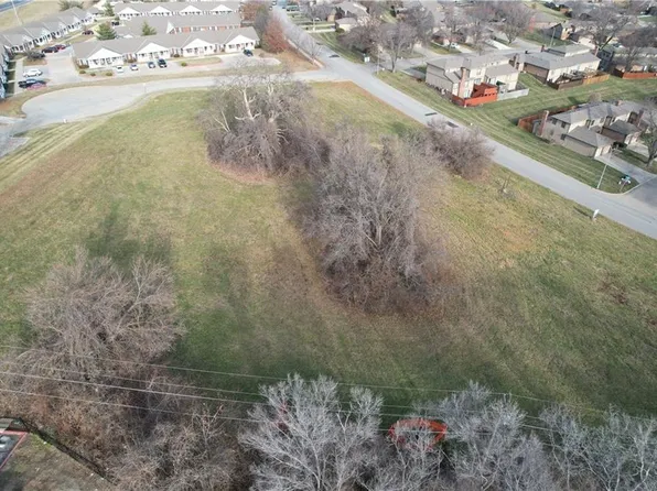 Country Ln, Saint Joseph, MO 64506