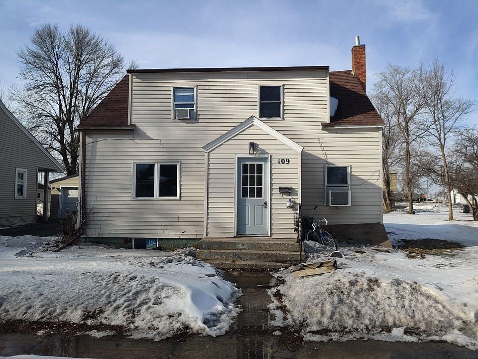 1st image of 109 E 9th St