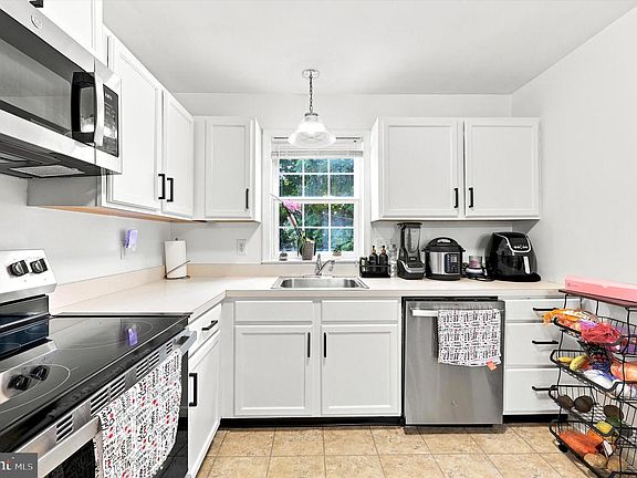 4th image of 30 Duttonview Dr