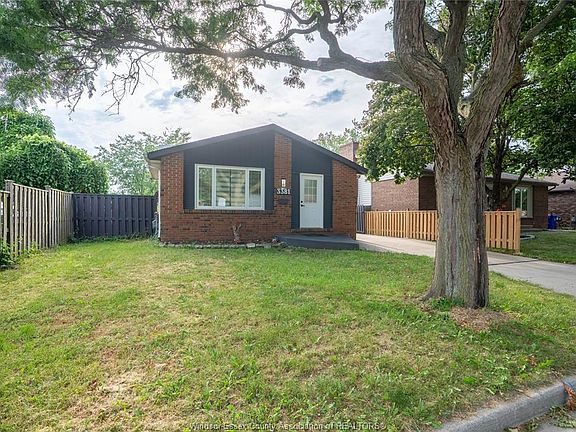 3rd image of 3381 Pineview Cres