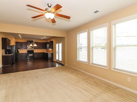 5th image of 831 Collingsworth Ln