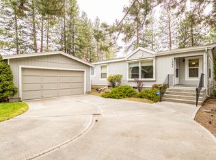 1067 SE Castlewood Dr, Bend, OR 97702