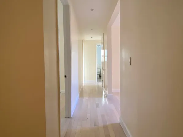 838 Riverside Drive image 10 of 12