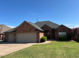 1804 NE 31st St, Moore, OK 73160