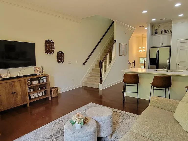 Cobblestone Cir — Photo 7
